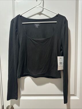 Harper & Ivy Black Long Sleeve Scoop Neck Crop Top